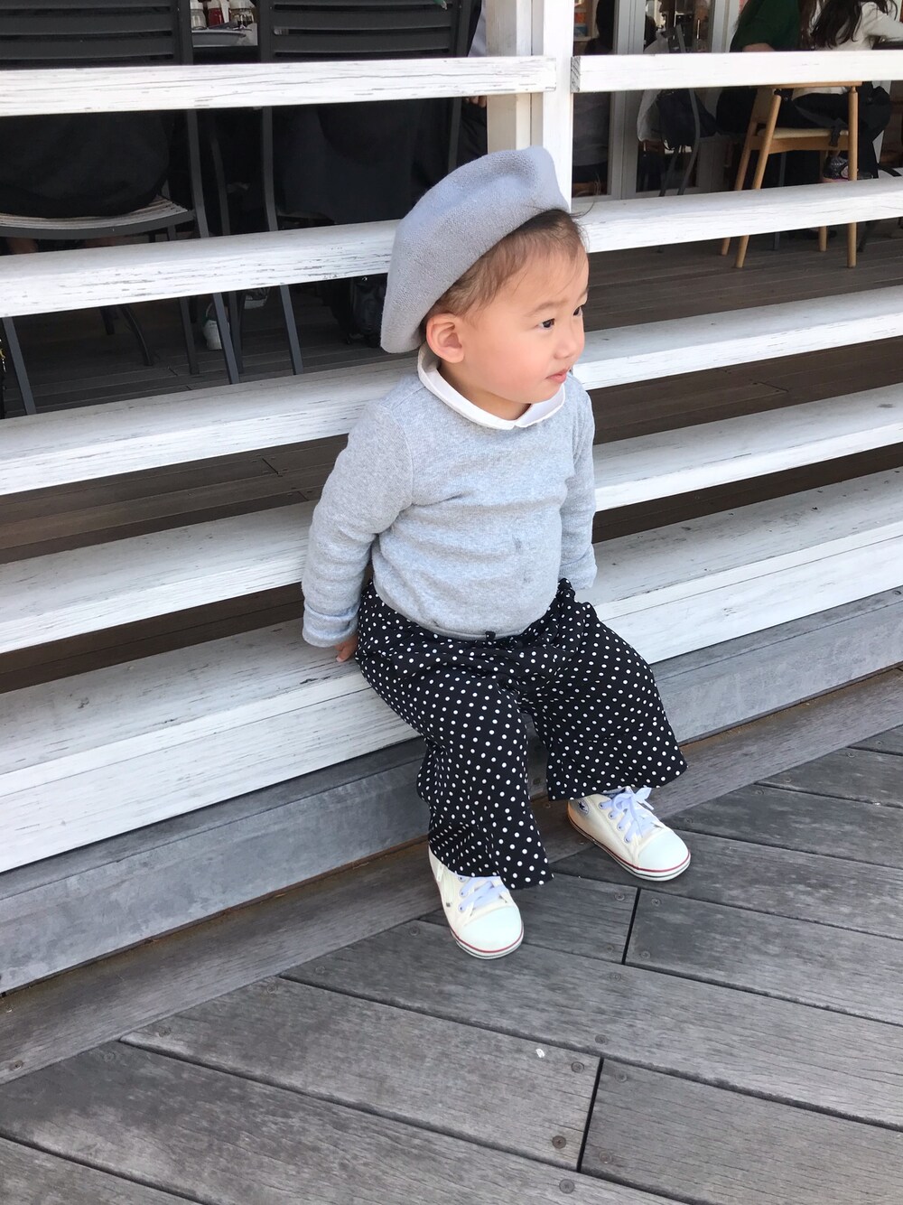 「カフェスタイル、2歳、キッズコーデ、女の子コーデ、ベレー帽」｜「babyGAPのアイテム（トップス、グレー系）」を使った、kii♡さん（レディース・90cm）の秋コーディネートの1枚目の写真