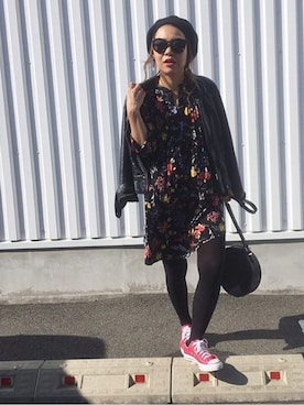 「赤コンバース」｜「アイテム（ライダースジャケット）」を使った、LINAさん（レディース・159cm）の冬コーディネート