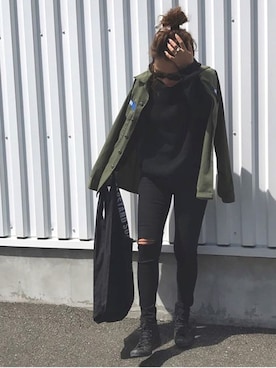 「ALLUMER（アリュメール）のアイテム（Tシャツ/カットソー）」を使った、LINAさん（レディース・159cm）の秋コーディネート