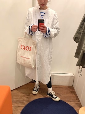 「チャックテイラー」｜「アイテム（シャツワンピース）」を使った、LINAさん（レディース・159cm）の冬コーディネート