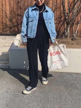 「チャックテイラー」｜「アイテム（デニムジャケット）」を使った、LINAさん（レディース・159cm）の冬コーディネート