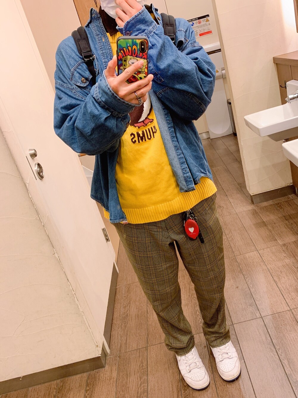 「CHUMSのCyclone Knit Crew Top（ニット/セーター、イエロー系）」を使った、うためろさん（メンズ・173cm）の春コーディネートの1枚目の写真