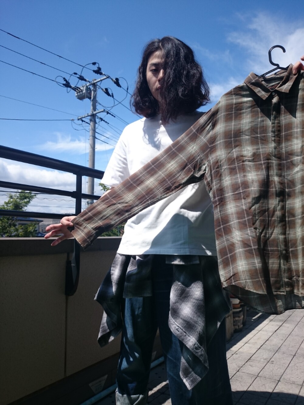 「COMME des GARCONS、COMME des GARCONS HOMME PLUS、yohjiyamamoto、FACETASM、ANREALAGE、supreme、phingerin、UNDER COVER、Vivienne Westwood、通販」｜「PHINGERINのアイテム（Tシャツ/カットソー、ホワイト系）」を使った、KNOCK and WOODさん（メンズ・165cm）の夏コーディネートの1枚目の写真