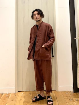 「アイテム（ノーカラージャケット、レッド系）」を使った、hiroki555さん（メンズ・168cm）の春コーディネート