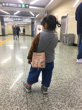 「如果有喜欢的，可以➕我个人V信…我可以带のアイテム（サロペット/オーバーオール、ブルー系）」を使った、Lee.blast💥さん（キッズ・100cm）の春コーディネート