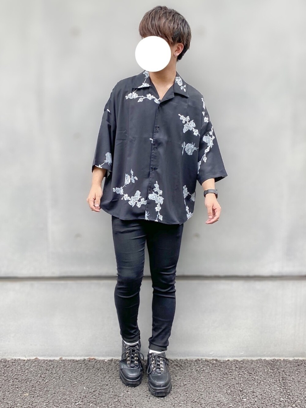 itsukiさんの「ファッションインフルエンサー ユウト × INTER FACTORY　ローズフラワーオープンカラービッグシャツ（INTER FACTORY）」を使ったコーディネート