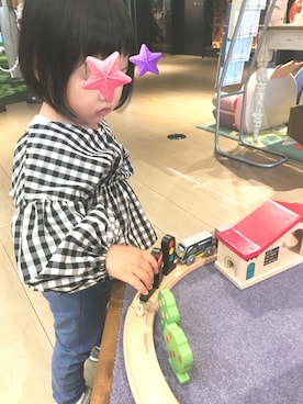 「GLOBAL WORK（グローバルワーク）の【キッズ】ウエストギャザーブラウス/782745 （シャツ/ブラウス、ブラック系）」を使った、kuru＊ruさん（レディース・164cm）の春コーディネート