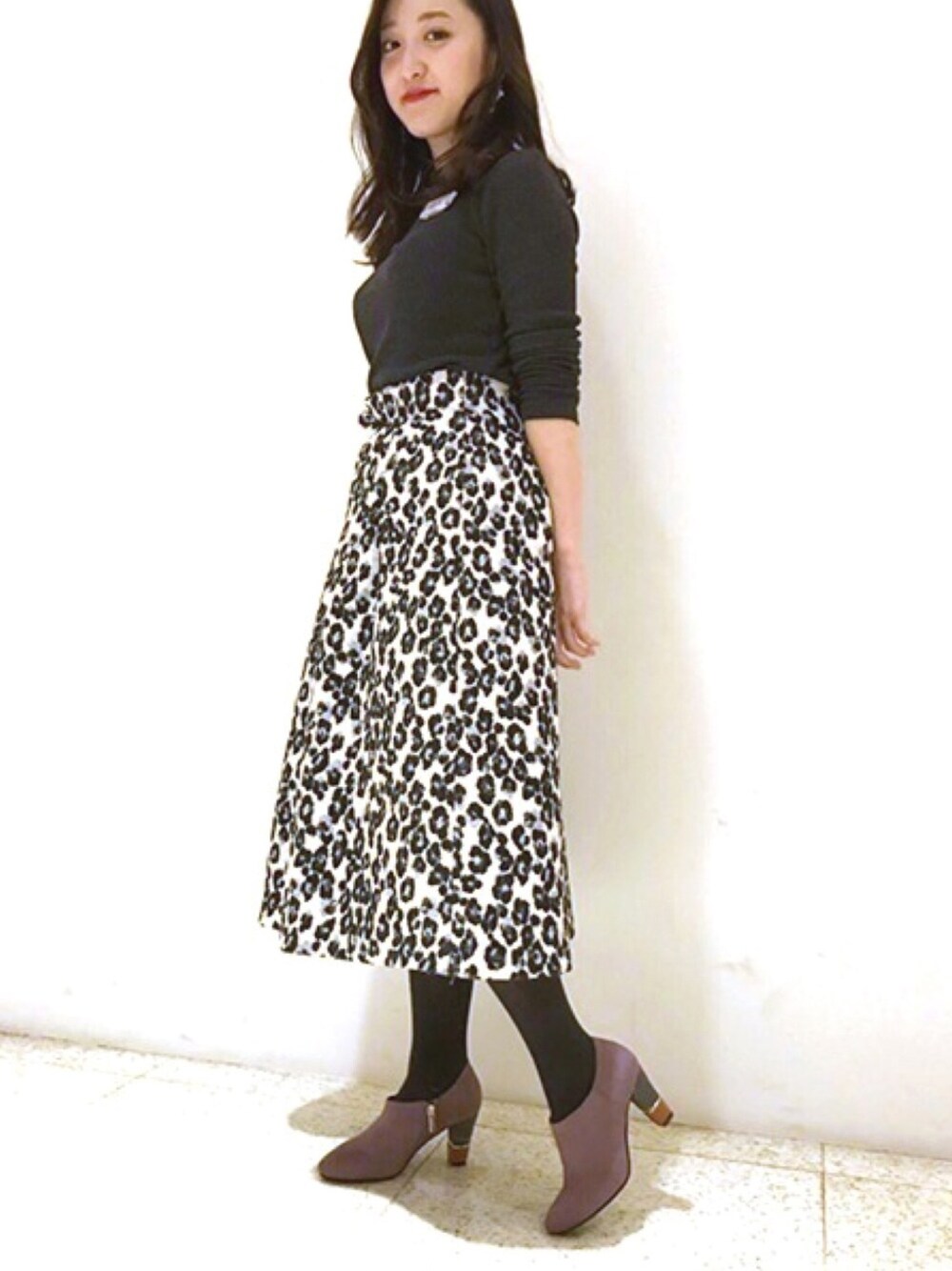「ブーティ、ブーツ、秋冬コーデ、きれいめカジュアル、レオパード、レオパードスカート、女子会、デートスタイル（WOMEN）」｜「JELLY BEANSのヒールポイントプレーンブーティ(204-2441)JELLY BEANS(ジェリービーンズ)（ブーツ、パープル系）」を使った、JELLYBEANSさん（レディース・158cm）の秋コーディネートの1枚目の写真