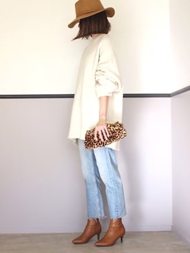 ZARAのデニムパンツを使った「レオパード」の人気ファッション