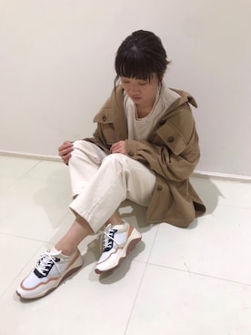 「ホワイトパンツ」｜「アイテム（スニーカー）」を使った、JELLYBEANSさん（レディース・158cm）の春コーディネート