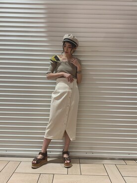 misa_iimuraさんの「シルバーボタンタイトスカート」を使ったコーディネート
