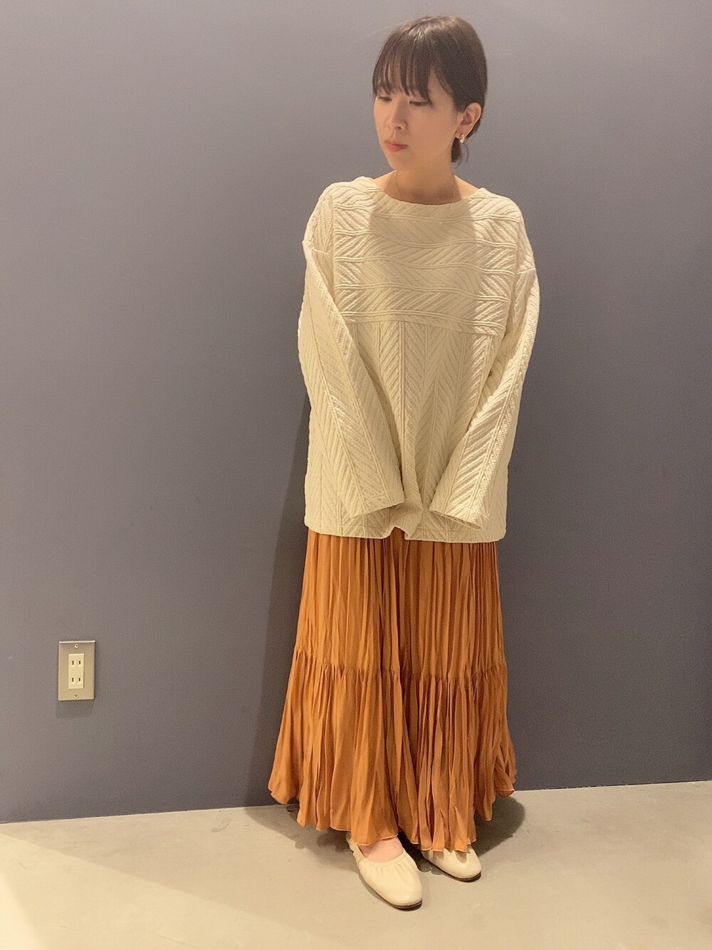 「AMERICAN HOLICのプリーツティアードスカート（スカート、オレンジ系）」を使った、みもさん（レディース・152cm）の冬コーディネートの1枚目の写真