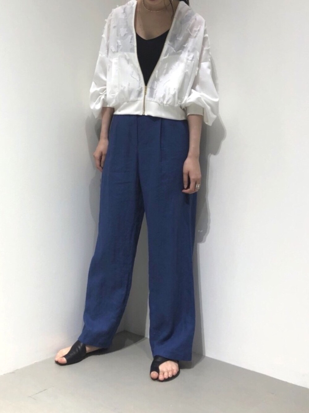 「GARAGE OF GOOD CLOTHING、星柄、ブルゾン、リブ　、キャミソール、リネン、リネンパンツ、ブルー、ブルー x ホワイト、ワイドパンツ」｜「GARAGE OF GOOD CLOTHINGのBLU リネンパンツ（パンツ、ブルー系）」を使った、renapinmaruさん（レディース・162cm）の夏コーディネートの1枚目の写真