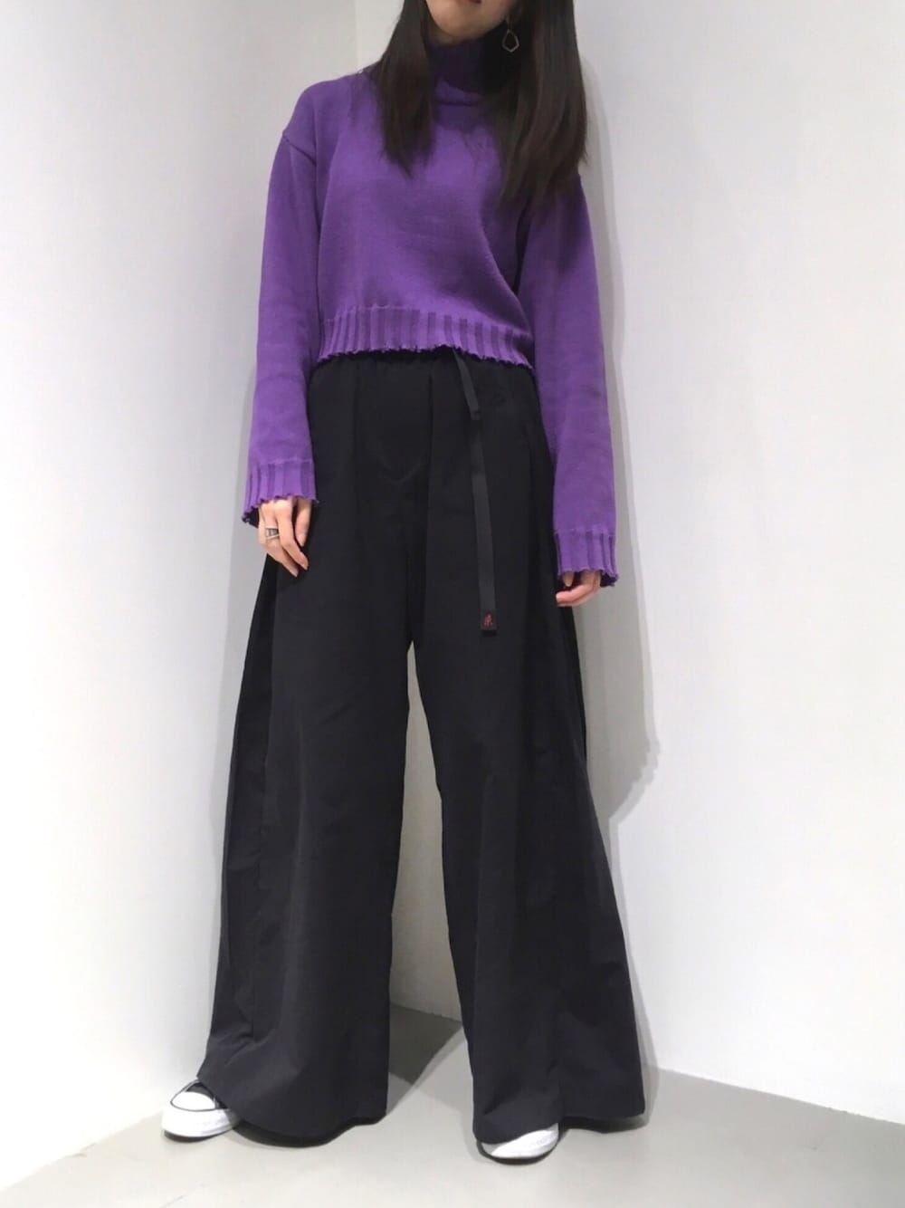「GARAGE OF GOOD CLOTHING、garageofgoodclothing、パープル、ハイネック、ハイネックニット、k3&co、GRAMICCI、converse、秋冬、ニット」｜「CONVERSEのアイテム（スニーカー、ブラック系）」を使った、renapinmaruさん（レディース・162cm）の冬コーディネートの1枚目の写真