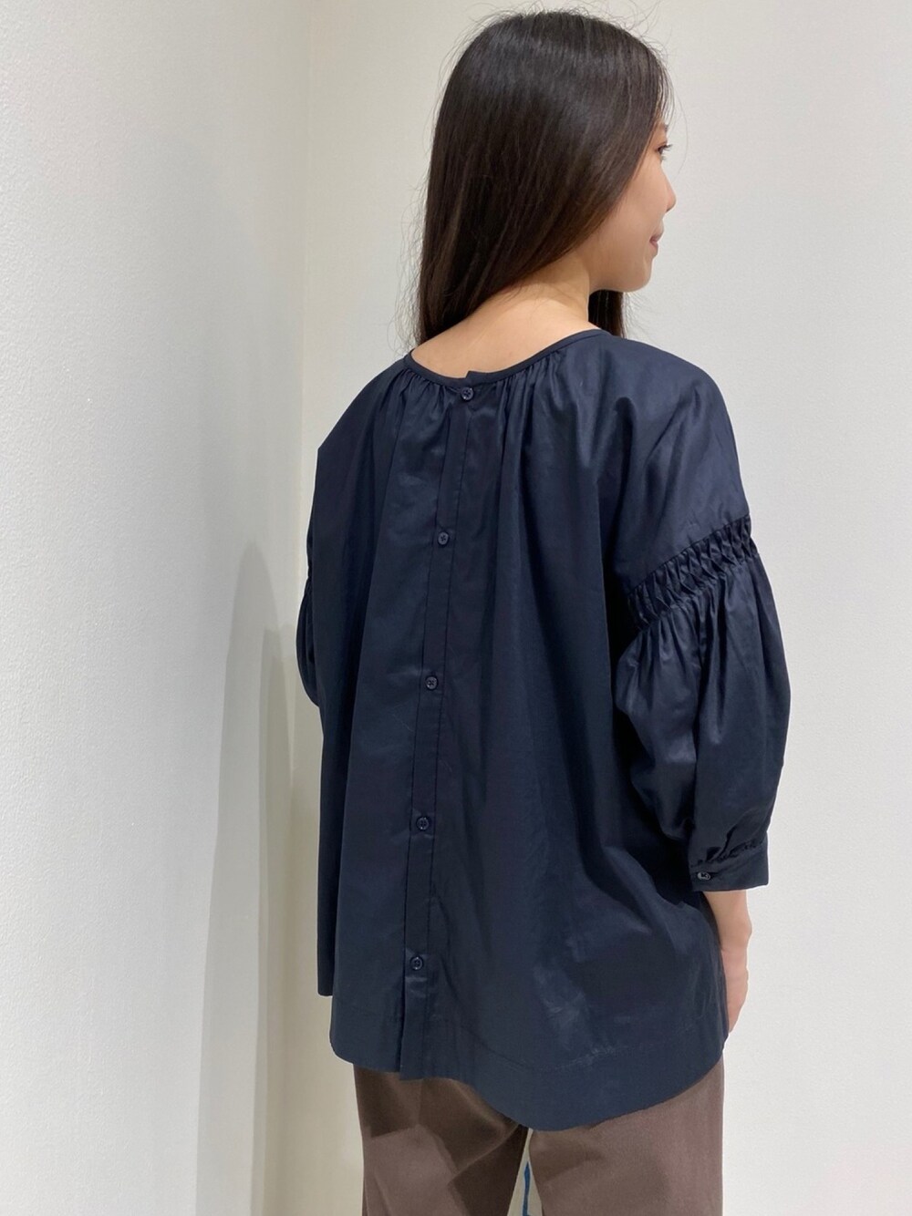 「GARAGE OF GOOD CLOTHING、ボリューム袖、ブラック、黒、ブラウン、ブラウン×ブラック、ブラウス、ワントーンコーデ、休日スタイル、夏コーデ」｜「GARAGE OF GOOD CLOTHINGのピンタック入り袖ボリュームブラウス　＊（シャツ/ブラウス、ブラック系）」を使った、renapinmaruさん（レディース・162cm）の夏コーディネートの1枚目の写真