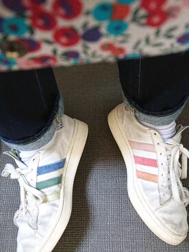 「adidas（アディダス）のアイテム（スニーカー、ホワイト系）」を使った、RMiiiさんの春コーディネート