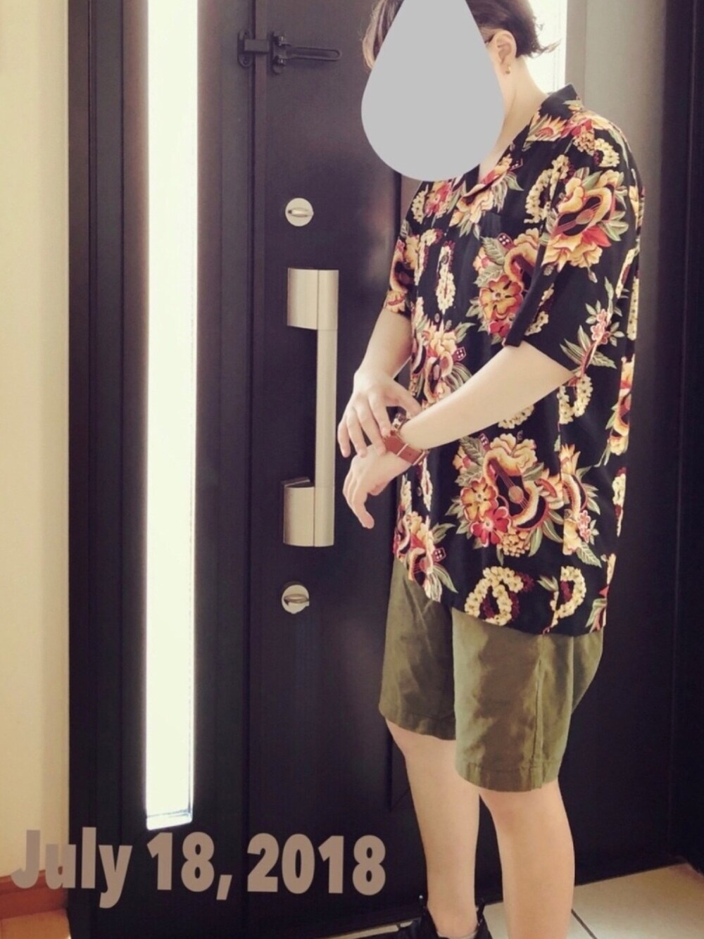 「夏コーデ、アロハシャツ、UNIQLO、短パン、ハーフパンツ、made in Hawaii、ウクレレ、柄シャツ」｜「adidasのadidas アディダスオリジナルス X_PLR エクスプローラー BB1100 17SP BLACK/BLK/WHITE（スニーカー、ブラック系）」を使った、パピコさん（レディース・158cm）の夏コーディネートの1枚目の写真