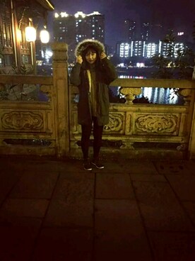 「ATMOSPHERE（アトモスフィア）のアイテム」を使った、胡酥心さん（レディース・165cm）の冬コーディネート