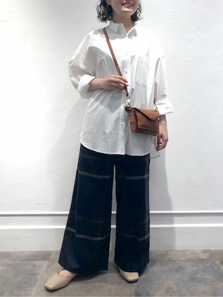 BEARDSLEY（ビアズリー）の「香水瓶刺繍シャツ（シャツ/ブラウス
