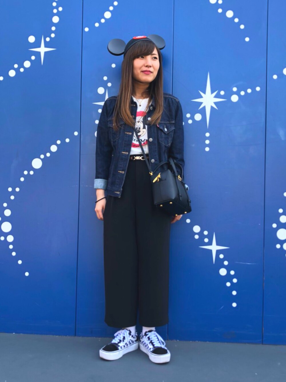 「カジュアルコーデ、リーバイス、VANS、TDL」｜「Levi'sの【Levi's】トラッカージャケット（デニムジャケット、ブルー系）」を使った、shooookoさん（レディース・154cm）の春コーディネートの1枚目の写真