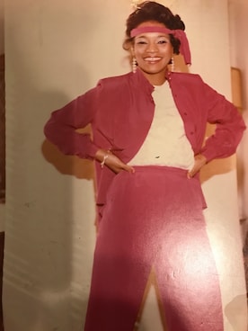 「アイテム（アンサンブル、レッド系）」を使った、Louise Lewis Sanchezさん（レディース・163cm）の春コーディネート