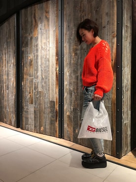 「DIESEL（ディーゼル）のアイテム（ニット/セーター、オレンジ系）」を使った、minamiyukiさん（レディース・158cm）の冬コーディネート