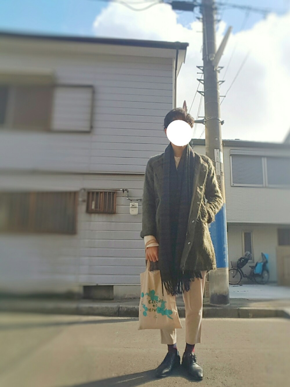 「休日スタイル、モッズコート、あらため、ノーカラーコート、残業、CZECHO NO REPUBLIC、いつのグッズやねん、ぼっち、このまま結婚できずに死ぬ、おーはしレコード」｜「Johnbullのウールモヘアモッズコート（モッズコート、グリーン系）」を使った、おーはしくんさん（メンズ・173cm）の冬コーディネートの1枚目の写真