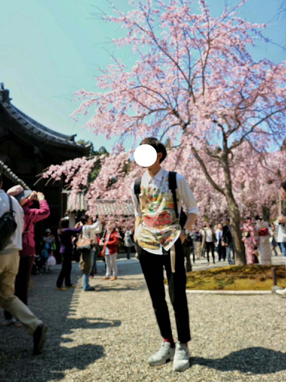 「春、シンプルコーデ、春コーデ、シャツスタイル、Daniel Wellington、ポンプフューリー、桜、京都、社畜の休日、おーはしレコード」｜「no brandのMADE IN BANGKOK（シャツ/ブラウス、その他）」を使った、おーはしくんさん（メンズ・173cm）の春コーディネートの1枚目の写真