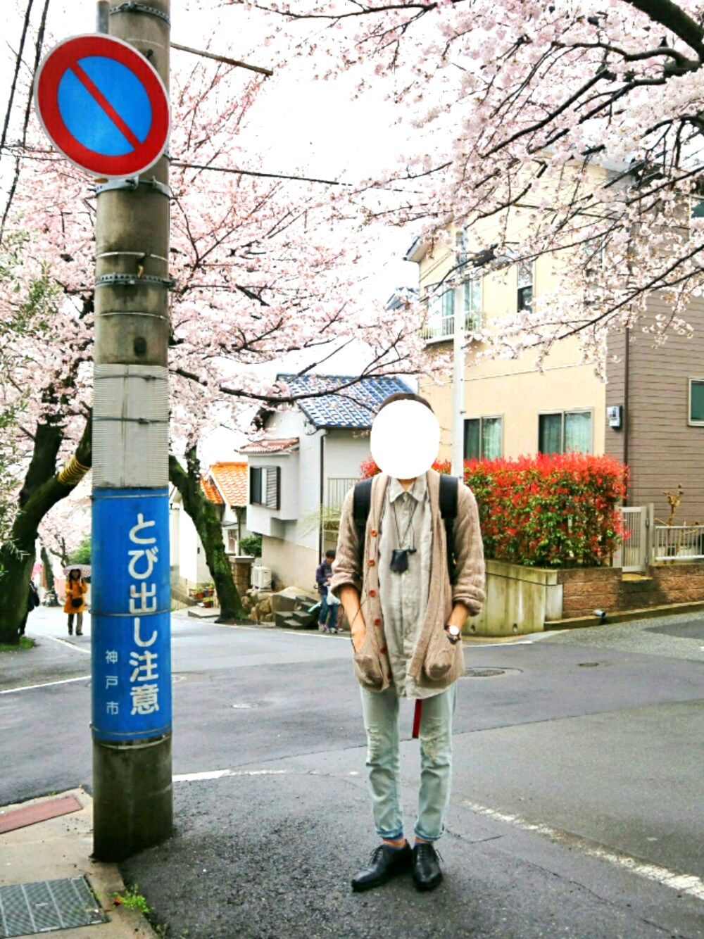 「シャツスタイル、春コーデ、淡色コーデ、革靴、ユニクロ、Daniel Wellington、おしゃれさんと繋がりたい、桜、社畜の休日、おーはしレコード」｜「CIAOPANICのレザーキーネックレス（ネックレス、ブラック系）」を使った、おーはしくんさん（メンズ・173cm）の春コーディネートの1枚目の写真