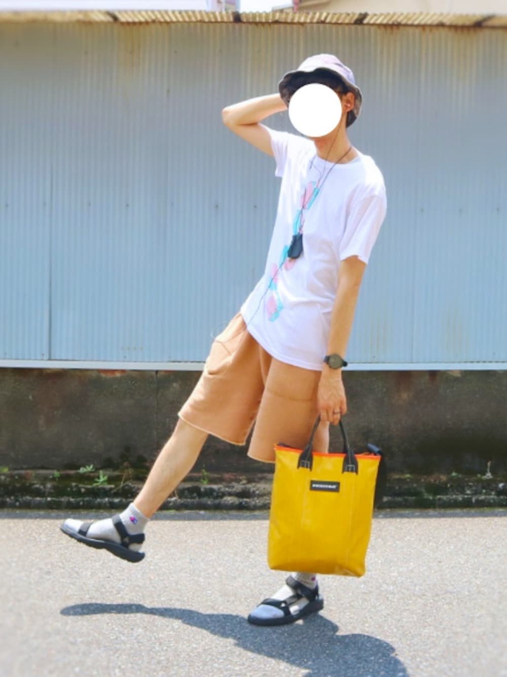 「夏、シンプルスタイル、フェススタイル、カジュアルコーデ、Tシャツ、短パン、星野源、おしゃれさんと繋がりたい、社畜の休日、おーはしレコード」｜「THRASHERのリバーシブルバケットハット（ハット、グレー系）」を使った、おーはしくんさん（メンズ・173cm）の夏コーディネートの1枚目の写真