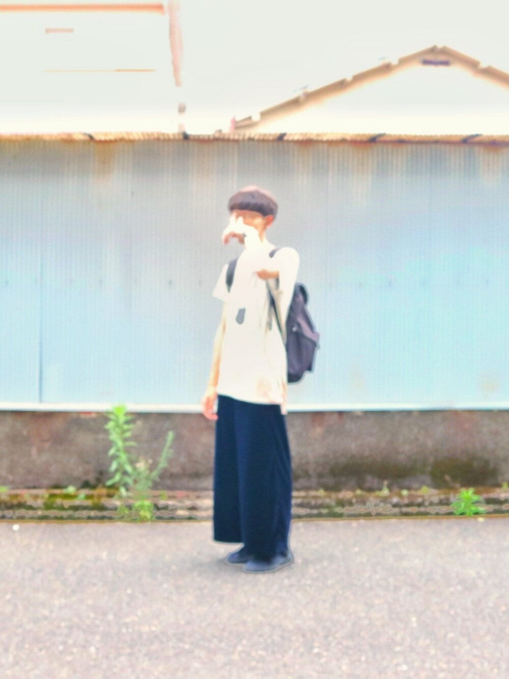 「シンプルコーデ、夏でもベロア宣言、BIGMAMA、ワイドパンツ、teva、サンダル、過労、雇って下さい、社畜の休日、おーはしレコード」｜「BIGMAMAのファビュラ旅行記 TOUR Tシャツ（Tシャツ/カットソー、ベージュ系）」を使った、おーはしくんさん（メンズ・173cm）の夏コーディネートの1枚目の写真