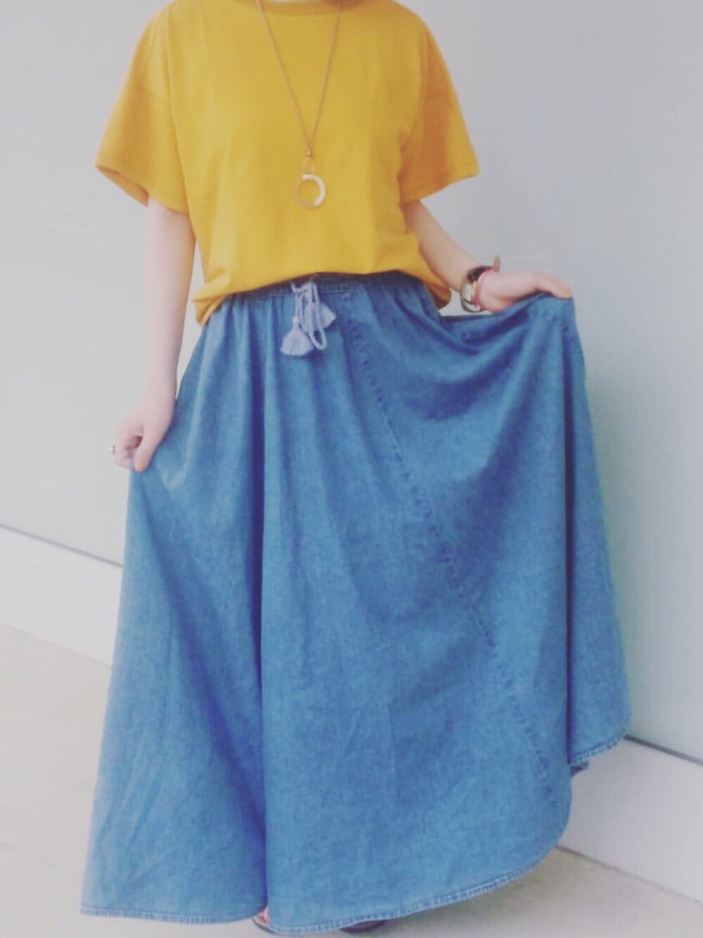 「シンプルコーデ、おしごとスタイル、モデル撮影、ナチュラルスタイル」｜「NANEAのアイテム（スカート、ブルー系）」を使った、momoさん（レディース・158cm）の夏コーディネートの1枚目の写真