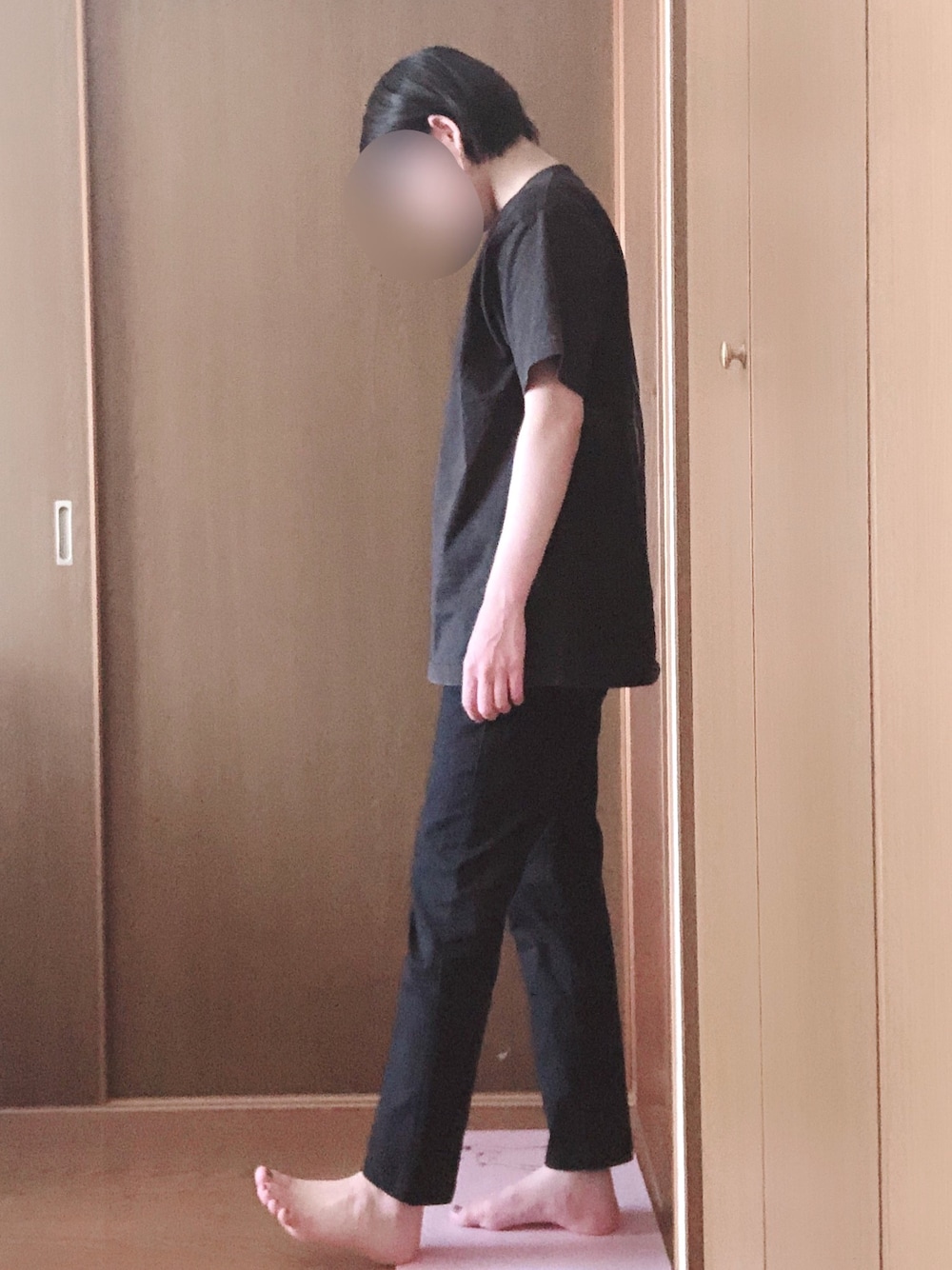 「カジュアルコーデ、楽チンコーデ、シンプルスタイル、ボーイズライク、古着MIX」｜「古着のアイテム（Tシャツ/カットソー、ブラック系）」を使った、momoさん（レディース・157cm）の夏コーディネートの1枚目の写真