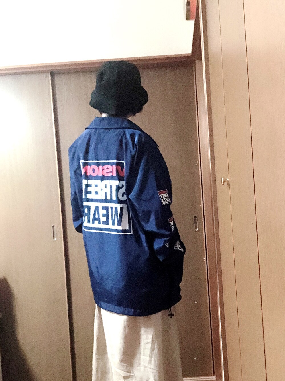 「夏だ！、関係ない、梅雨、ボーイッシュコーデ、ワンピースしわしわ」｜「VISON STREETのアイテム（ジャケット/アウター、ブルー系）」を使った、momoさん（レディース・157cm）の夏コーディネートの1枚目の写真