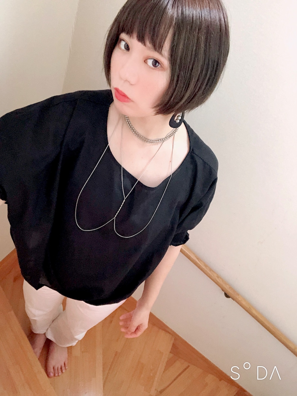 「モード、モノトーン、EMODA、パッツン前髪」｜「earth music&ecologyのアイテム（トップス、ブルー系）」を使った、momoさん（レディース・157cm）の夏コーディネートの1枚目の写真