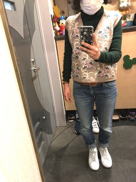 ヴィンテージフェミニンな印象 レトロ花柄vベックニットベストを使った人気ファッションコーディネート Wear