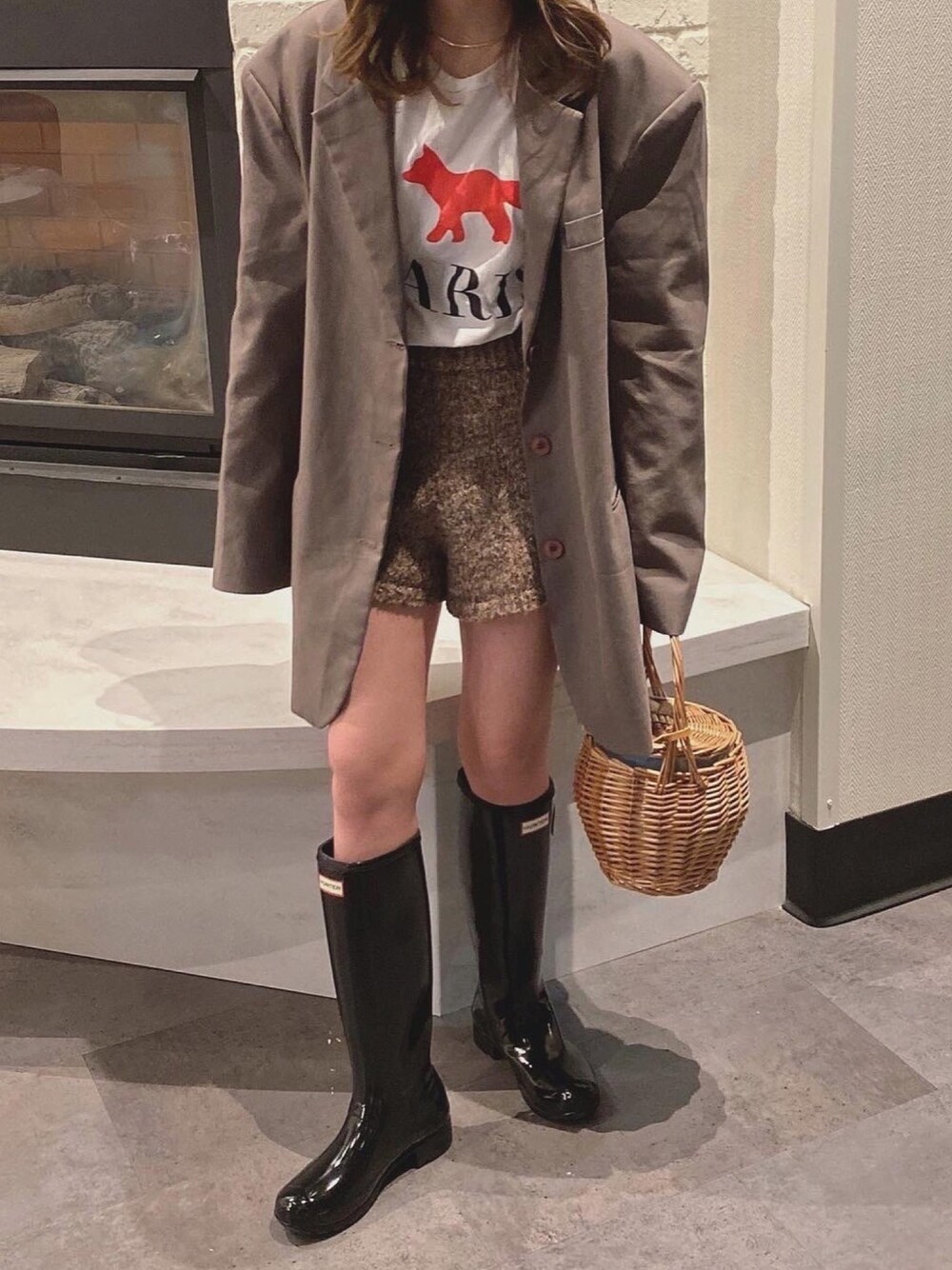 「Maison KitsuneのMAISON KITSUNE / メゾンキツネ：TEE I FOX PARIS：KMM1706[RIP]（Tシャツ/カットソー、ホワイト系）」を使った、keiさん（レディース・159cm）の秋コーディネートの1枚目の写真