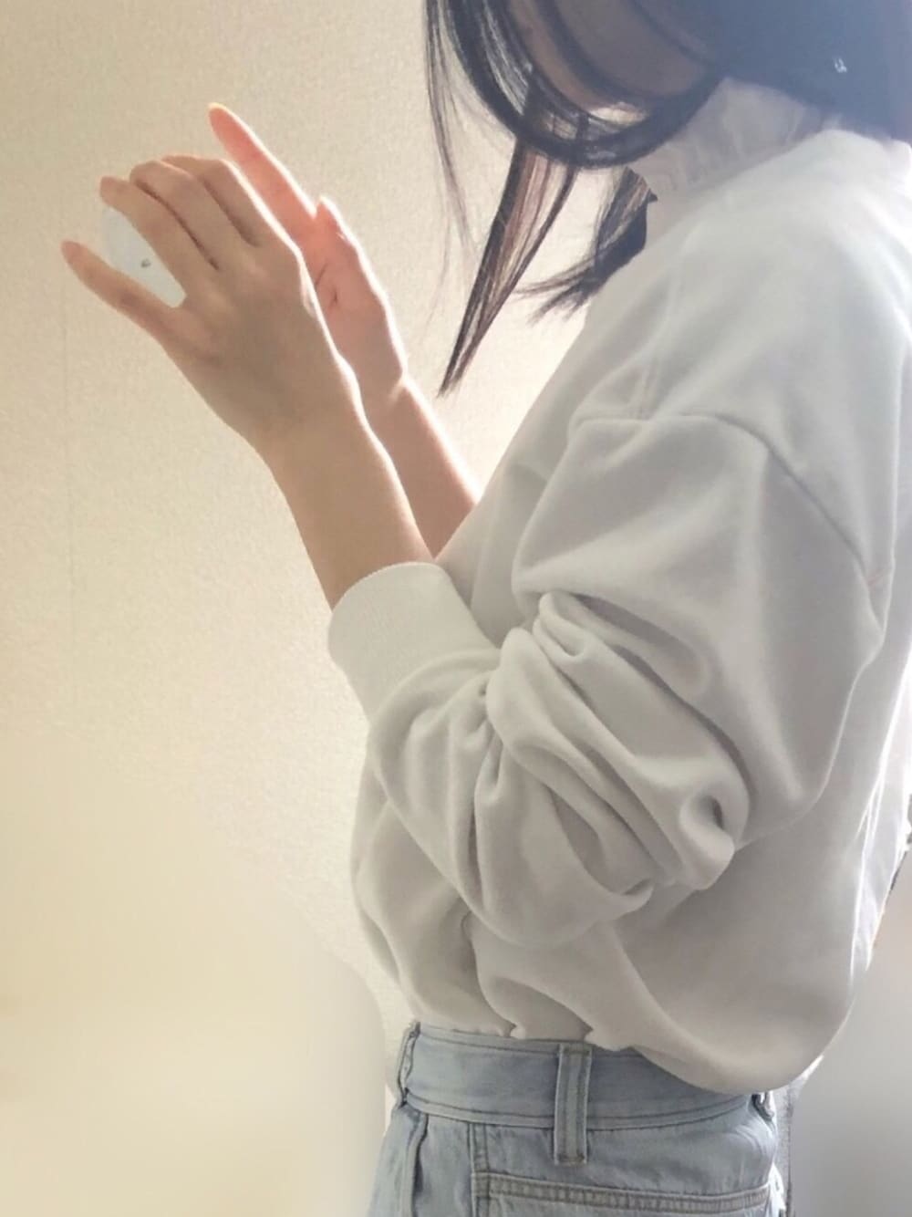 「つけ襟、ローリーズファーム(LOWRYS FARM)、プチプラコーデ、カジュアルコーデ、ハイウエスト、トレーナー、白」｜「UNIQLOのアイテム（トップス、ホワイト系）」を使った、ボブさん（レディース・159cm）の冬コーディネートの1枚目の写真