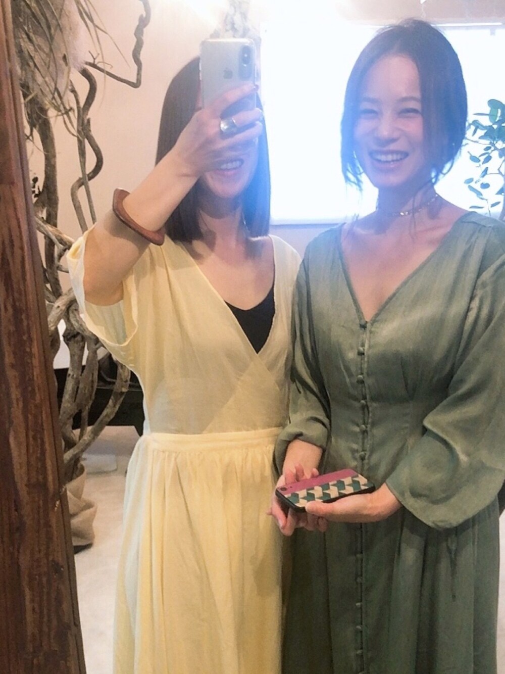 「大人カジュアル、カジュアルコーデ、オトナ女子、シンプル、ワンピース、ワンピース×スニーカー、大人コーデ、大人女子」｜「BENETTON (UNITED COLORS OF BENETTON)のロング丈ペチコート（その他アンダーウェア/インナー、ベージュ系）」を使った、ボブさん（レディース・159cm）の夏コーディネートの1枚目の写真