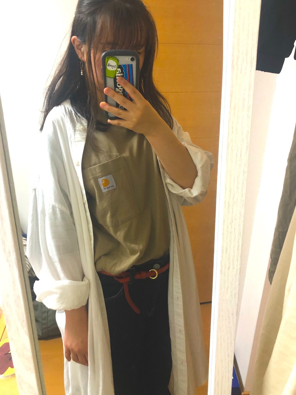 「ラクチンコーデ、カジュアル、パンツスタイル、ootd、デニムコーデ、低身長コーデ、シャツワンピ、アパレルスタッフ、インスタグラムもみてね」｜「Carharttのcarhartt(カーハート) ビッグシルエット ポケット半袖 ロゴ Tシャツ Workwear Pocket 1/2 Sleeve T-Shirts (Chaco closet)（Tシャツ/カットソー、ベージュ系）」を使った、cocoさん（レディース・150cm）の夏コーディネートの1枚目の写真