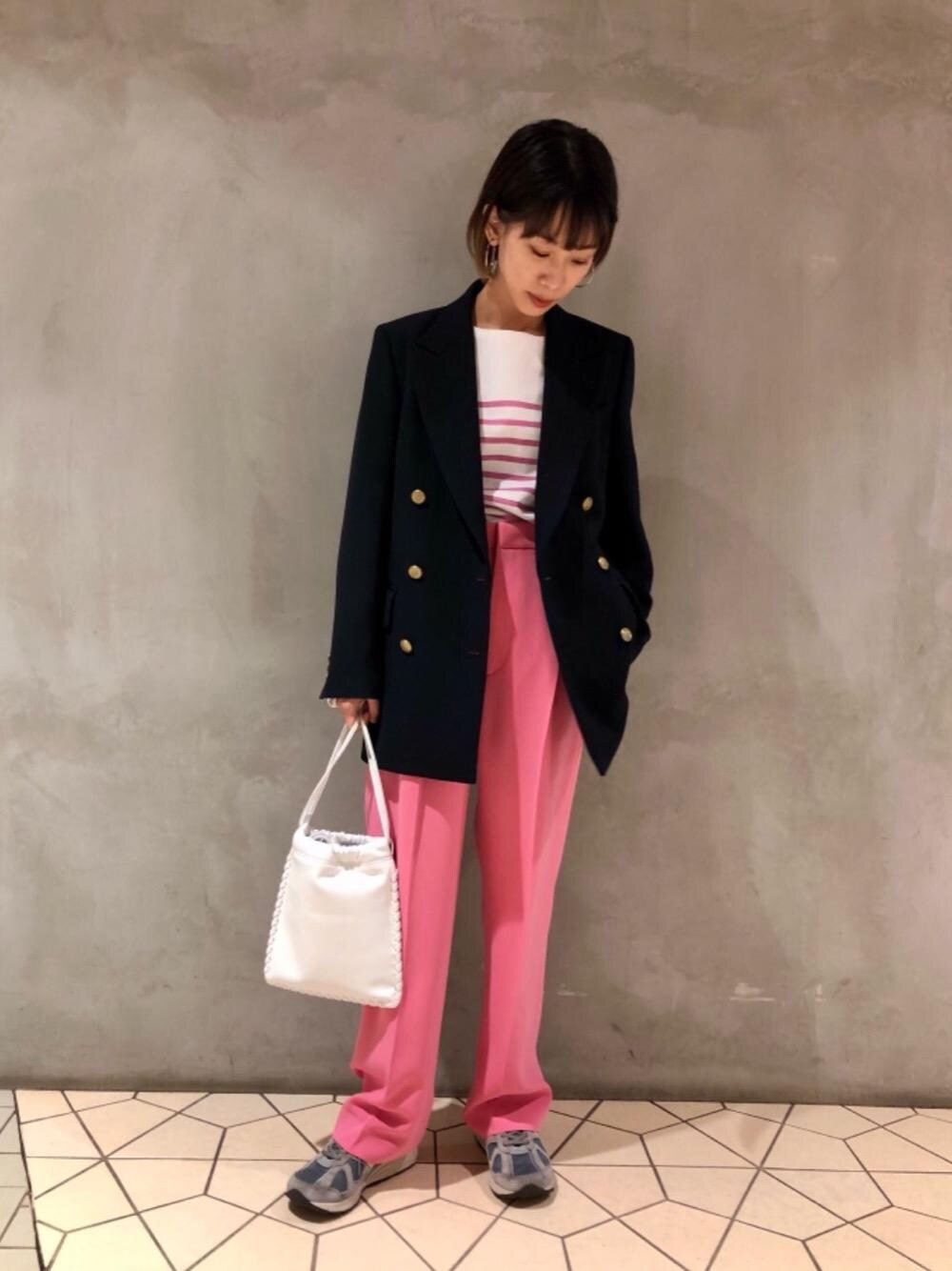 「RECOMMEND  ITEM STYLING、SPRING OUTER STYLE、👟バッグ、ベーシック/トラッド」｜「BEAUTY&YOUTH UNITED ARROWSのBY TRADITIONAL ダブルジャケット（テーラードジャケット、ブルー系）」を使った、大隅さん（レディース・158cm）の冬コーディネートの1枚目の写真