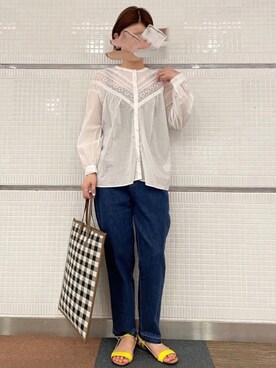 「ビッグトート」｜「アイテム（デニムパンツ）」を使った、AKIRAさん（レディース・158cm）の春コーディネート
