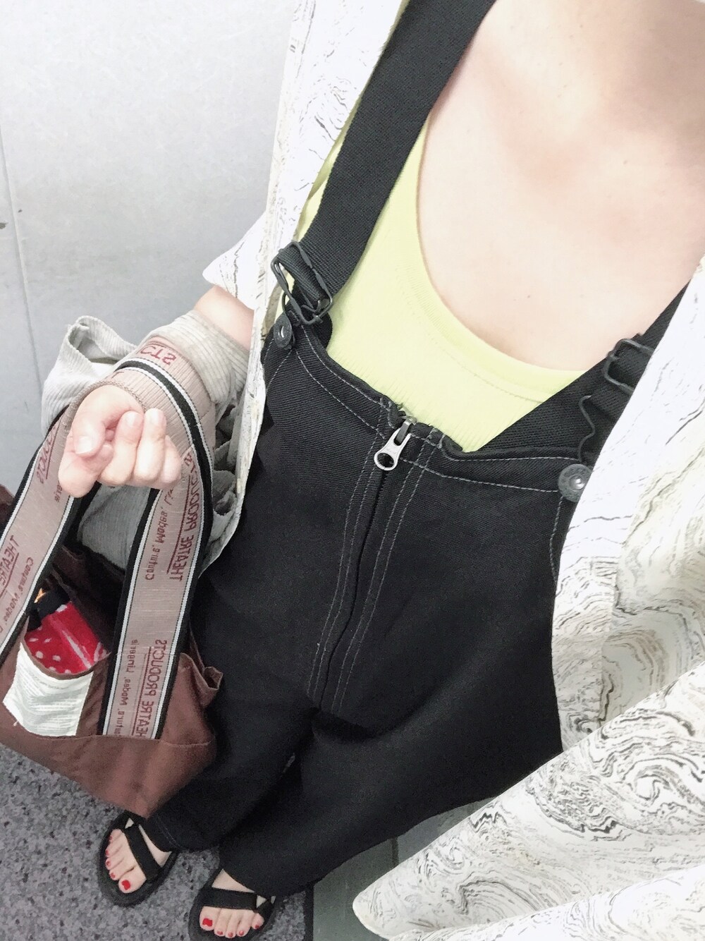 「Kastane、teva、THEATRE PRODUCTS」｜「Kastaneのマーブル柄シアーBIGシャツ（シャツ/ブラウス、ホワイト系）」を使った、ぽんちゃんさん（レディース・155cm）の夏コーディネートの1枚目の写真