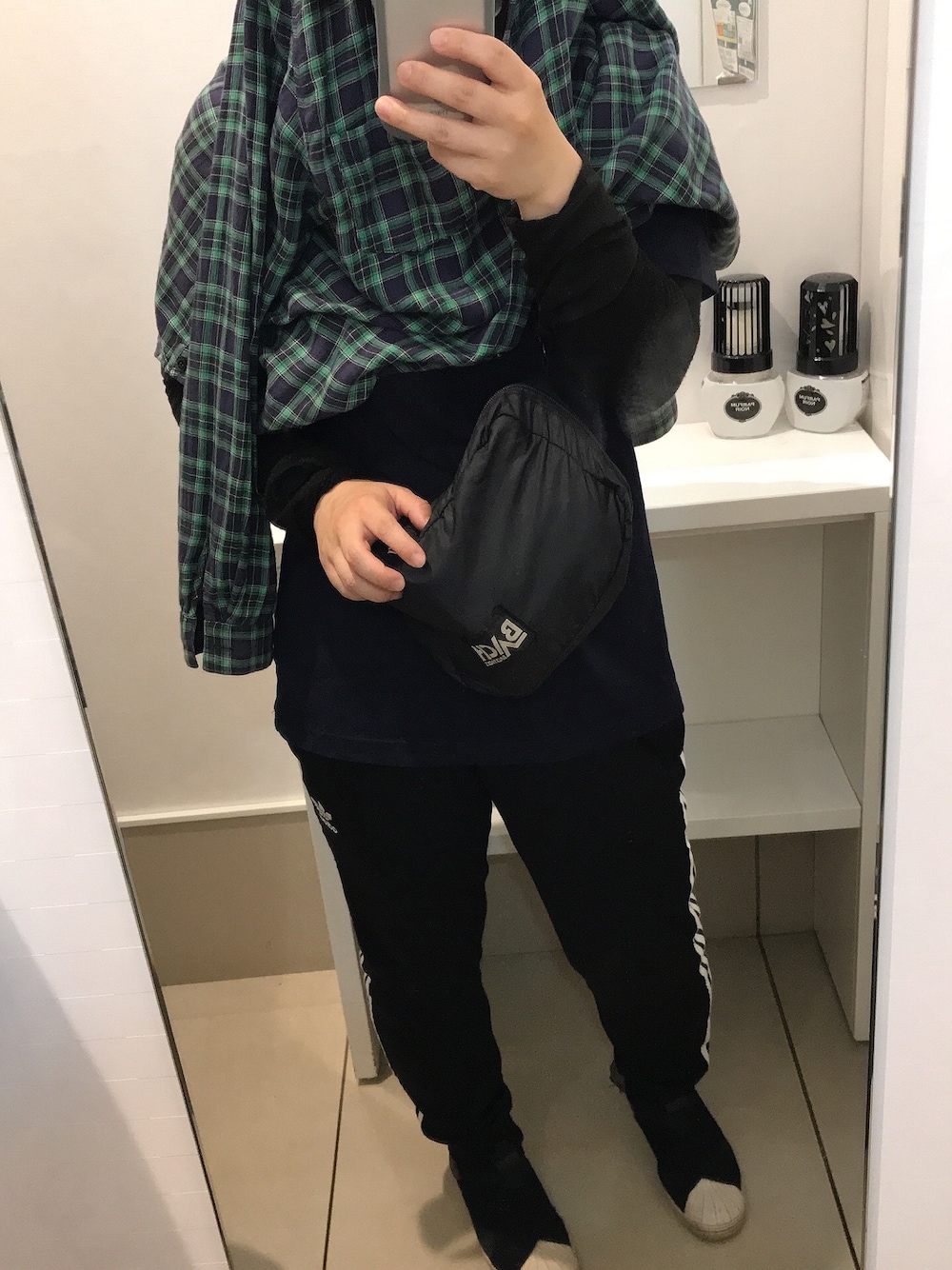 「adidas、BACH、XLARGE」｜「LEPSIMのアイテム（シャツ/ブラウス、グリーン系）」を使った、ぽんちゃんさん（レディース・155cm）の夏コーディネートの1枚目の写真