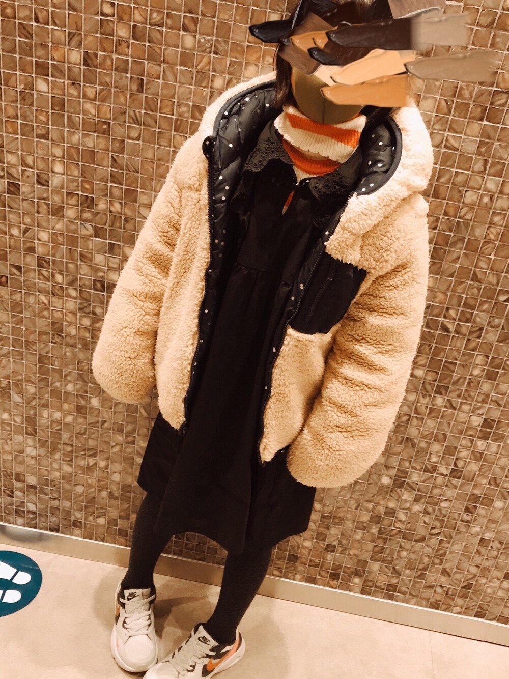 「GAP、ローリーズファーム(LOWRYS FARM)、GU、NIKE、エアマックス」｜「GAPのBetterMade コールドコントロール マックス リバーシブルパファージャケット (キッズ)（ダウンジャケット/コート、ブルー系）」を使った、ぽんちゃんさん（レディース・155cm）の冬コーディネートの1枚目の写真