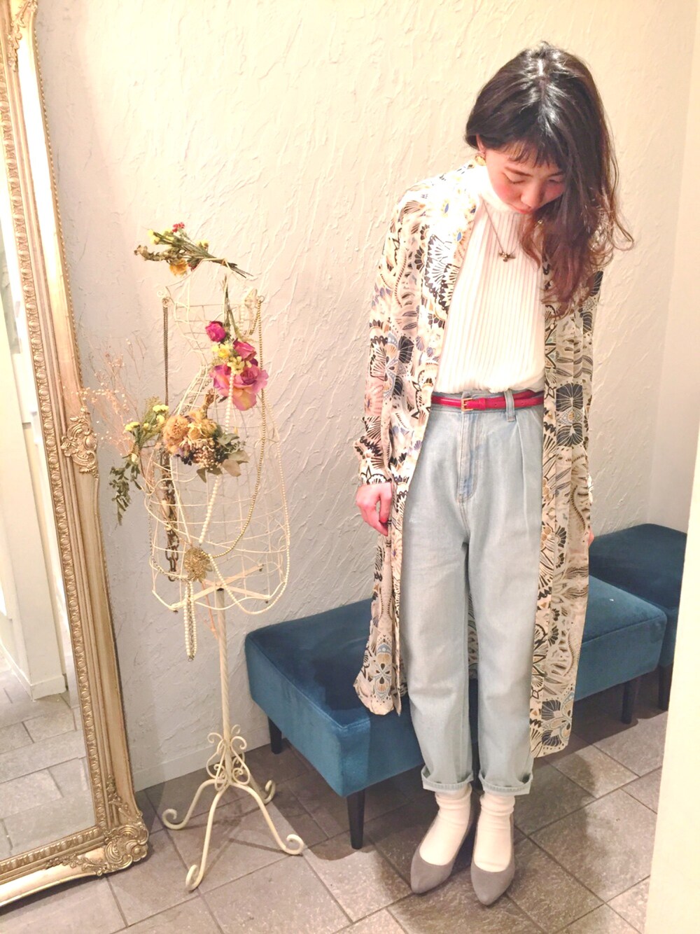 「春、大人カジュアル、デニムパンツ、さらっと、鳥さん、靴下は履く、大人コーデ」｜「H&Mのアイテム（ジャケット/アウター、その他）」を使った、Uu+さん（レディース・162cm）の冬コーディネートの1枚目の写真