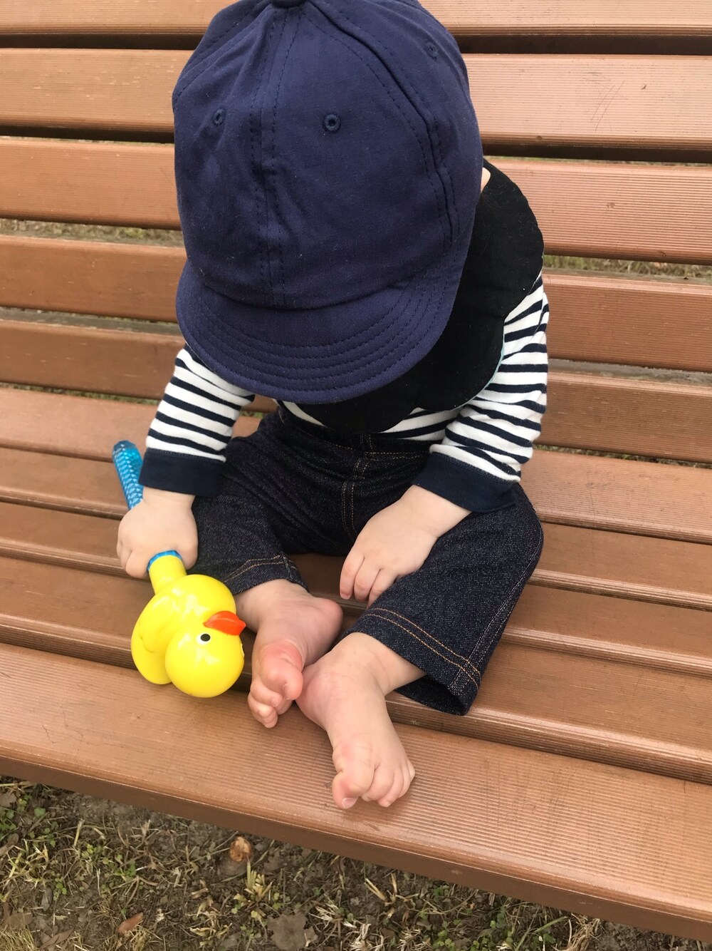 「ボーダートップス、むすこーで、男の子、ベビーコーデ、ユニクロ、お散歩♪、公園」｜「UNIQLOのアイテム（ロンパース、ブラック系）」を使った、aoさん（キッズ・70cm）の夏コーディネートの1枚目の写真