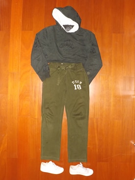 「Abercrombie&Fitch（アバークロンビーアンドフィッチ）のアイテム（チノパンツ）」を使った、CAMILAさん（レディース・154cm）の秋コーディネート