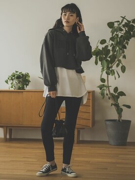 「ロゴパーカー」｜「アイテム（スウェット）」を使った、i.w.u_officialさん（レディース・170cm）の秋コーディネート