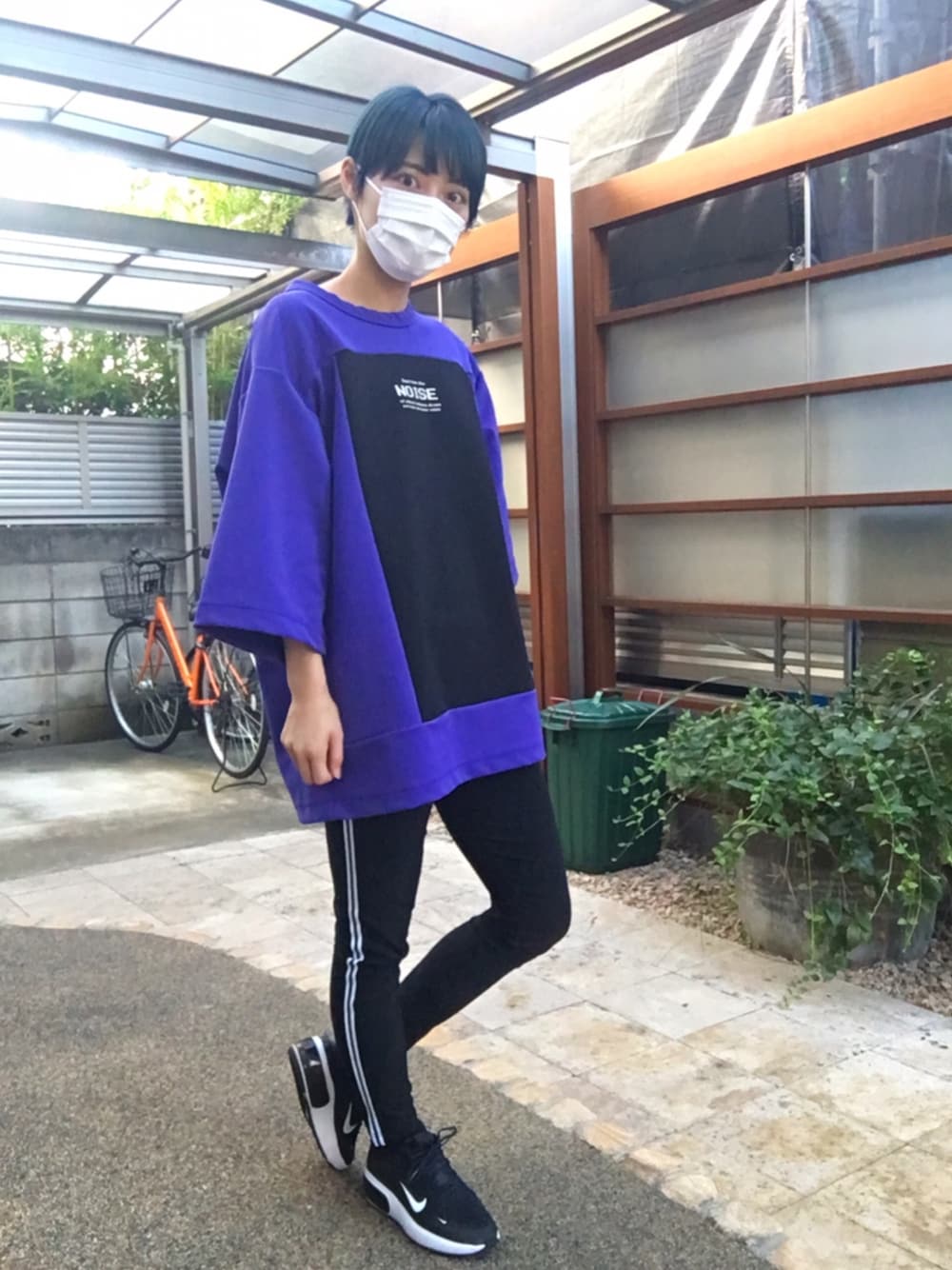 「カジュアルコーデ、ストリートコーデ、ジェンダーレス、ユニセックス、ボーイッシュ、SHAREEF、Libby&Rose、NIKE AIR MAX、SHAREEF女子、いいね、save、フォローお願いします🤑」｜「SHAREEFのMILAN RIB SQUARE S/S（Tシャツ/カットソー、パープル系）」を使った、さっとん🐸さん（レディース・155cm）の秋コーディネートの1枚目の写真